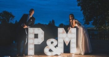 Večerná svadba pod holým nebom: ako naplánovať správnu romantiku?